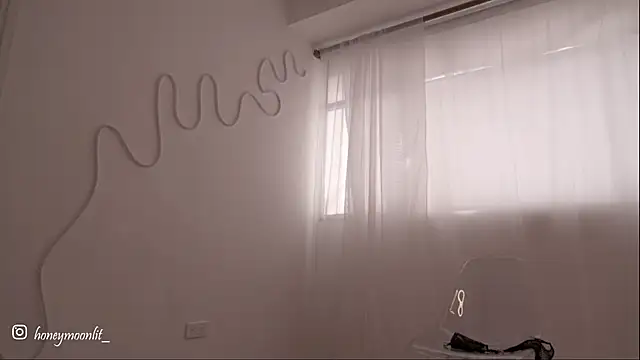 HannaMoom online show from 10.03.25