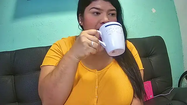 Snapshot of curvy_sex chatting on 11.10.25 curvy sex online show from 11.10.25