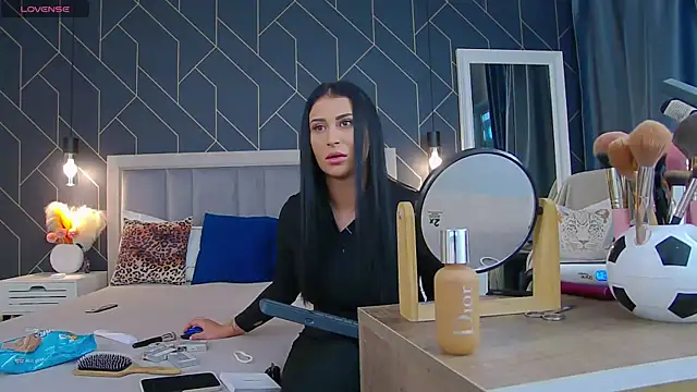 EmyLaveau online show from 02.14.25