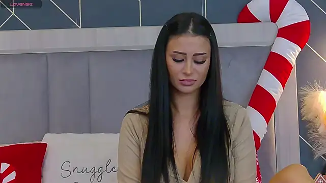 EmyLaveau online show from 12.23.25