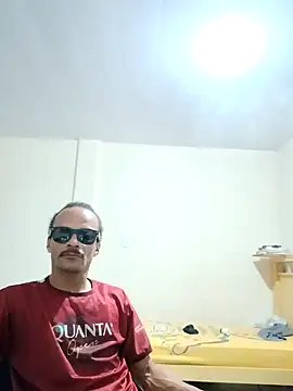 Snapshot of JamesQuaresma chatting on 01.19.25 JamesQuaresma online show from 01.19.25