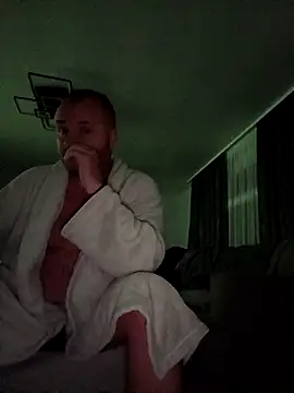 Snapshot of Adry1986 chatting on 10.30.25 Adry1986 online show from 10.30.25