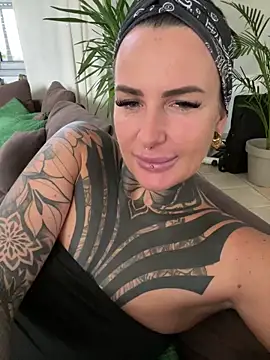 InkedBiitch online show from 11.04.25
