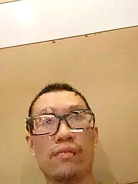 Snapshot of Exposedsian chatting on 09.26.25 Exposedsian online show from 09.26.25