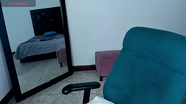 MaiaPetitte  online show from 01.23.25