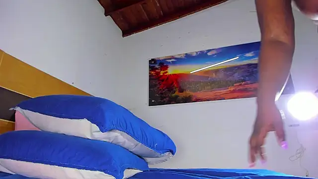 Snapshot of _ebony-queen_ chatting on 02.04.25 ebony-queen online show from 02.04.25