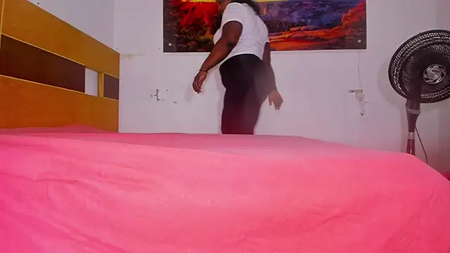 Snapshot of _ebony-queen_ chatting on 03.06.25 ebony-queen online show from 03.06.25