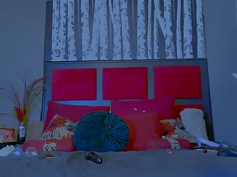 MissParis26 online show from 10.13.25