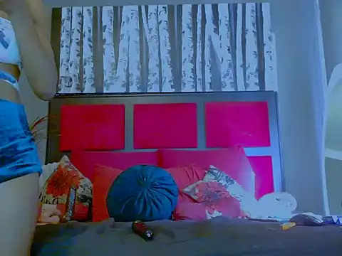 MissParis26 online show from 10.25.25