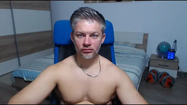 Snapshot of RobbyShawz chatting on 09.17.25 RobbyShawz online show from 09.17.25