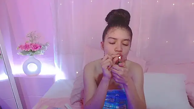 Snapshot of Sweetcristin chatting on 05.22.26 Sweetcristin online show from 05.22.26