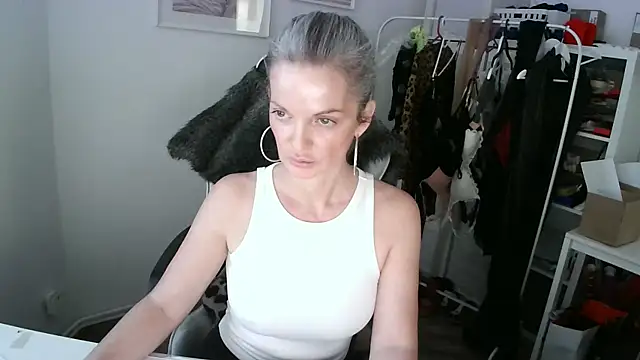 Snapshot of Sabdeluxe chatting on 01.21.25 Sabdeluxe online show from 01.21.25