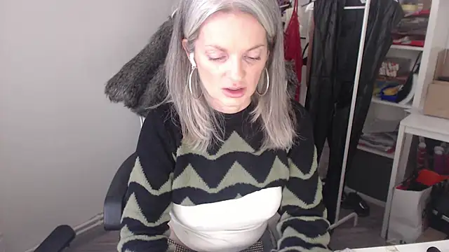 Snapshot of Sabdeluxe chatting on 01.31.25 Sabdeluxe online show from 01.31.25