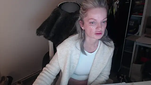 Snapshot of Sabdeluxe chatting on 02.08.25 Sabdeluxe online show from 02.08.25