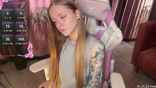 Snapshot of 01_lili_01 chatting on 11.09.25 01 lili 01 online show from 11.09.25