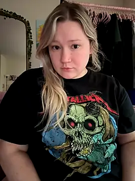 PiggyRose online show from 10.06.25