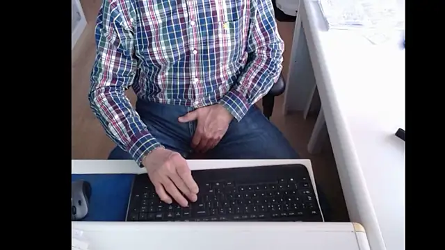 Snapshot of dutchpornking chatting on 01.14.25 dutchpornking online show from 01.14.25