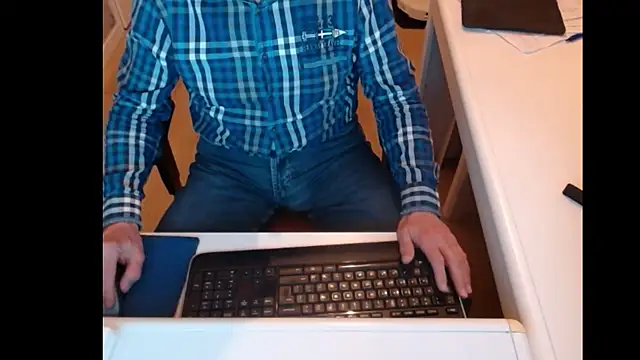 Snapshot of dutchpornking chatting on 01.14.25 dutchpornking online show from 01.14.25
