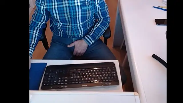 Snapshot of dutchpornking chatting on 01.17.25 dutchpornking online show from 01.17.25