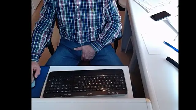 Snapshot of dutchpornking chatting on 01.27.25 dutchpornking online show from 01.27.25