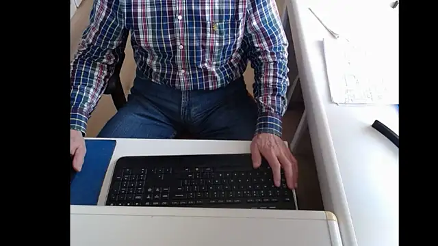 Snapshot of dutchpornking chatting on 02.01.25 dutchpornking online show from 02.01.25