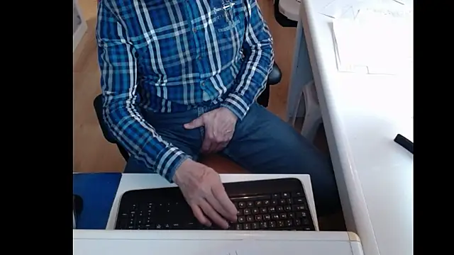 Snapshot of dutchpornking chatting on 02.08.25 dutchpornking online show from 02.08.25