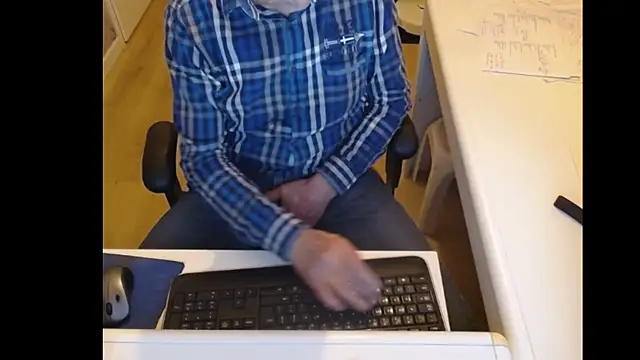 Snapshot of dutchpornking chatting on 02.09.25 dutchpornking online show from 02.09.25