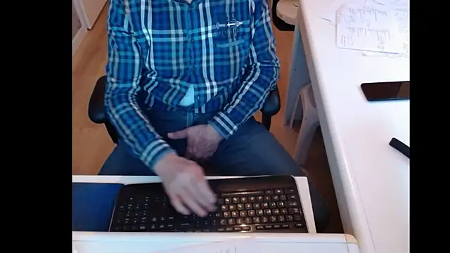 Snapshot of dutchpornking chatting on 02.10.25 dutchpornking online show from 02.10.25