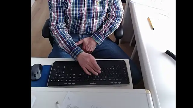 Snapshot of dutchpornking chatting on 02.11.25 dutchpornking online show from 02.11.25