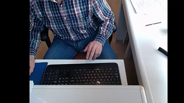 Snapshot of dutchpornking chatting on 02.14.25 dutchpornking online show from 02.14.25