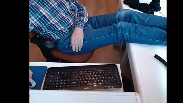 Snapshot of dutchpornking chatting on 02.15.25 dutchpornking online show from 02.15.25