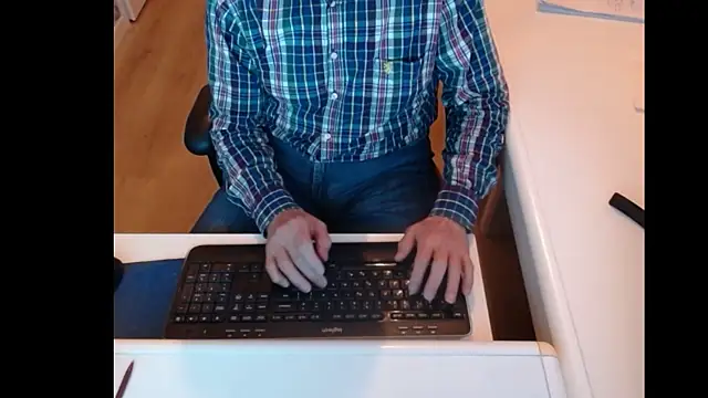 Snapshot of dutchpornking chatting on 02.15.25 dutchpornking online show from 02.15.25
