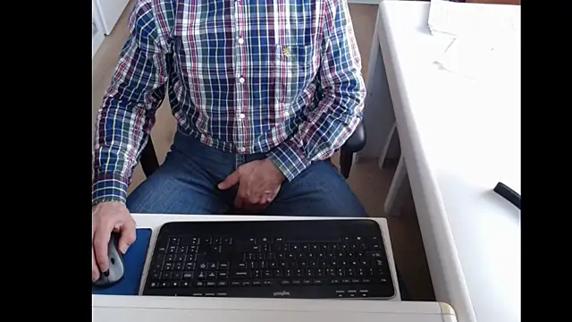 Snapshot of dutchpornking chatting on 02.17.25 dutchpornking online show from 02.17.25