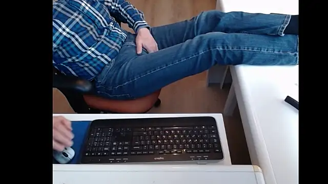 Snapshot of dutchpornking chatting on 02.18.25 dutchpornking online show from 02.18.25
