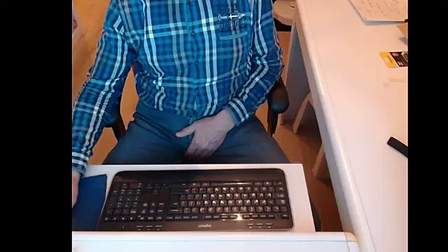 Snapshot of dutchpornking chatting on 02.21.25 dutchpornking online show from 02.21.25