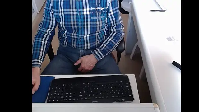 Snapshot of dutchpornking chatting on 02.23.25 dutchpornking online show from 02.23.25