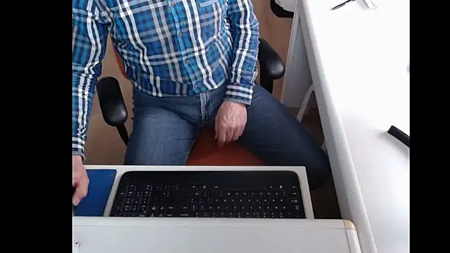 Snapshot of dutchpornking chatting on 02.25.25 dutchpornking online show from 02.25.25