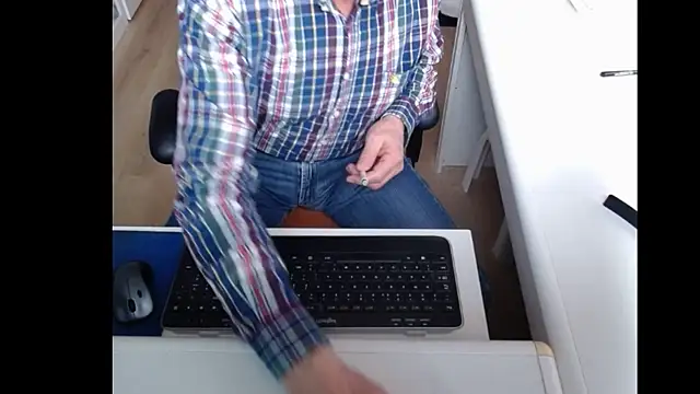 Snapshot of dutchpornking chatting on 02.25.25 dutchpornking online show from 02.25.25