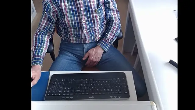 Snapshot of dutchpornking chatting on 02.26.25 dutchpornking online show from 02.26.25