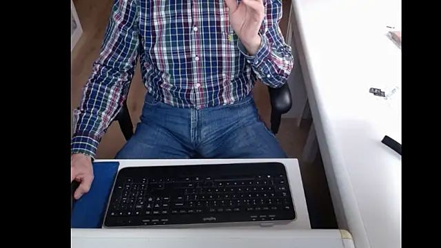 Snapshot of dutchpornking chatting on 02.27.25 dutchpornking online show from 02.27.25