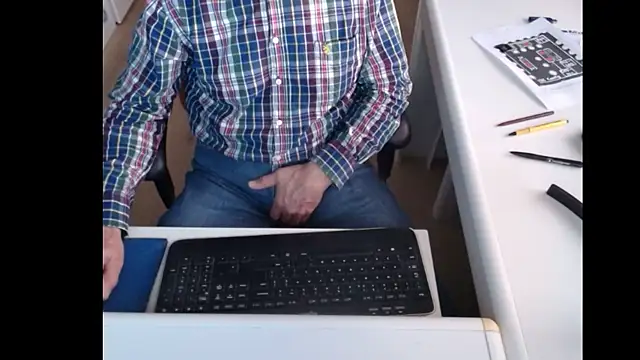 Snapshot of dutchpornking chatting on 02.28.25 dutchpornking online show from 02.28.25