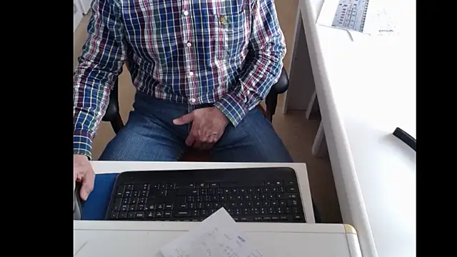 Snapshot of dutchpornking chatting on 03.04.25 dutchpornking online show from 03.04.25
