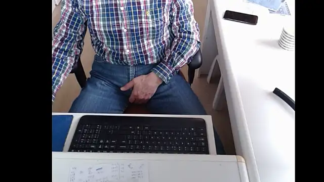 Snapshot of dutchpornking chatting on 03.11.25 dutchpornking online show from 03.11.25