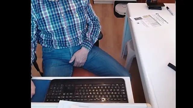 Snapshot of dutchpornking chatting on 03.15.25 dutchpornking online show from 03.15.25