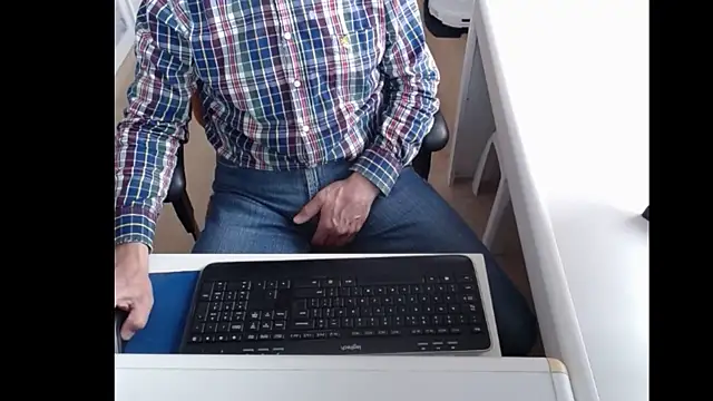 Snapshot of dutchpornking chatting on 03.17.25 dutchpornking online show from 03.17.25
