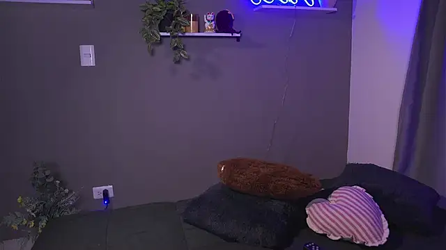 Snapshot of HannahEvanss chatting on 10.03.25 HannahEvanss online show from 10.03.25