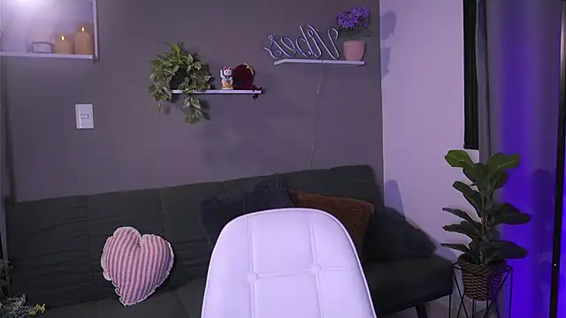 Snapshot of HannahEvanss chatting on 10.13.25 HannahEvanss online show from 10.13.25