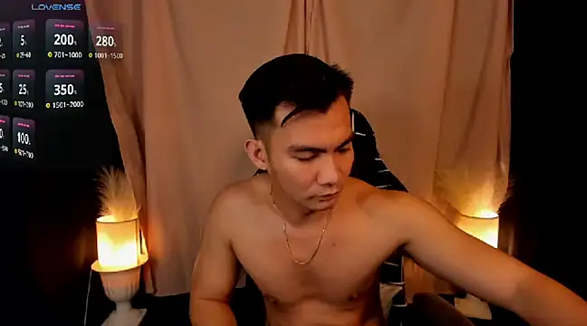 Snapshot of 000batman000 chatting on 02.05.25 000batman000 online show from 02.05.25