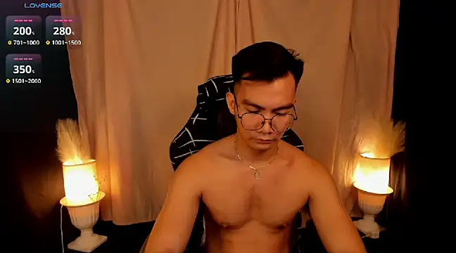 Snapshot of 000batman000 chatting on 02.17.25 000batman000 online show from 02.17.25