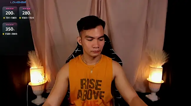 Snapshot of 000batman000 chatting on 02.18.25 000batman000 online show from 02.18.25